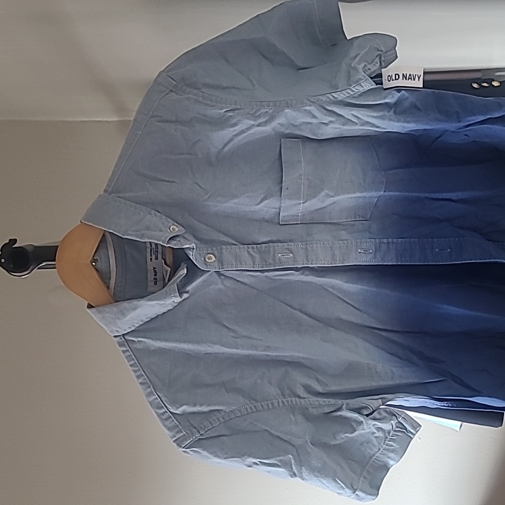 New Men Old Navy shirt